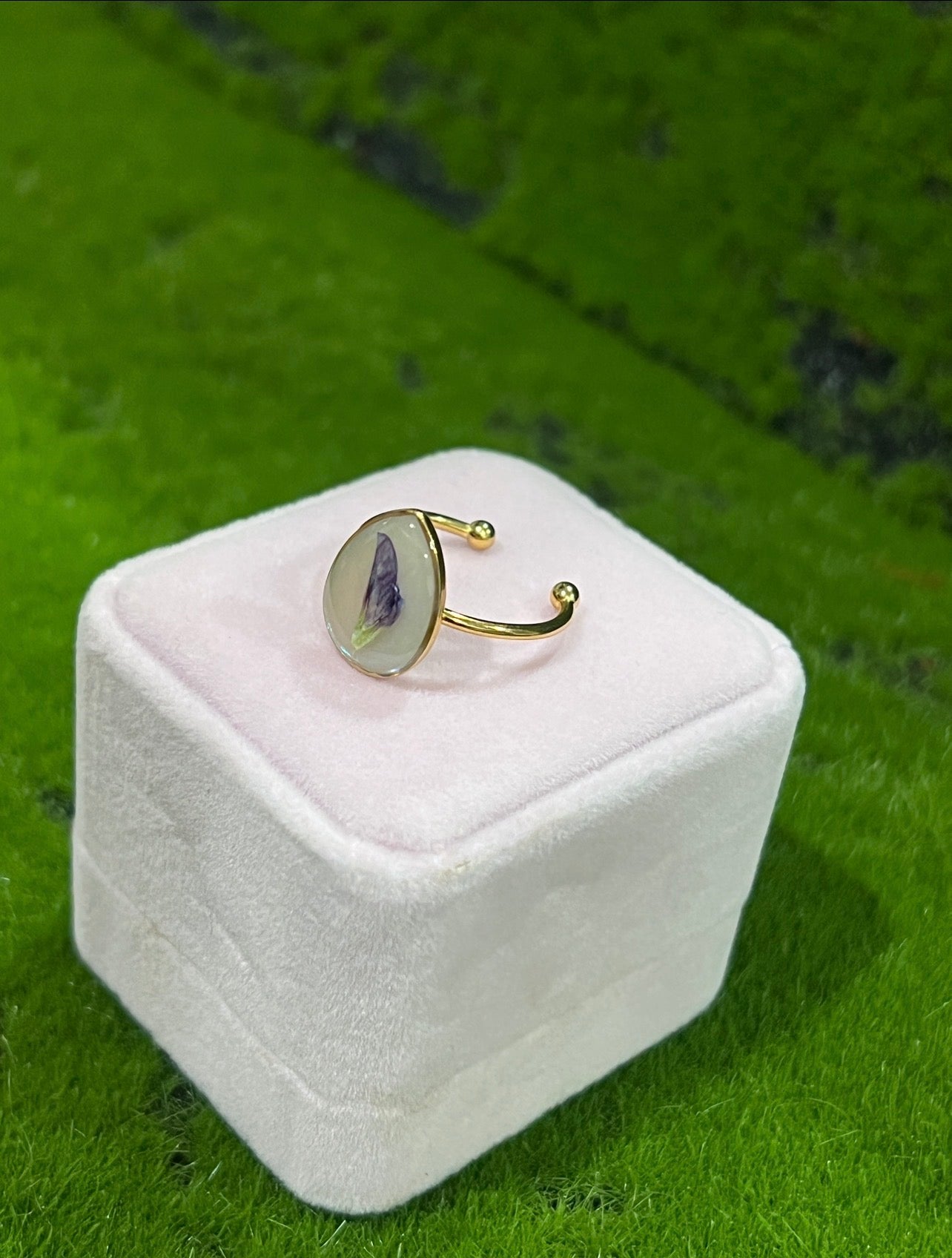 With the Breeze Real Flower Ring