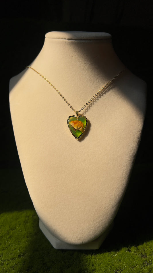 Peachy Rose Field Flower Heart Necklace